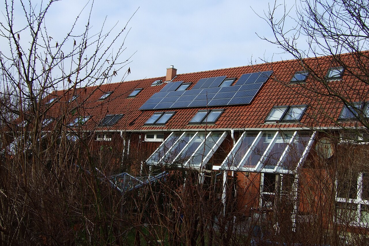 Reihenhaus mit Dachanlage, Allermöhe — Alltag, nicht Inselversprechen